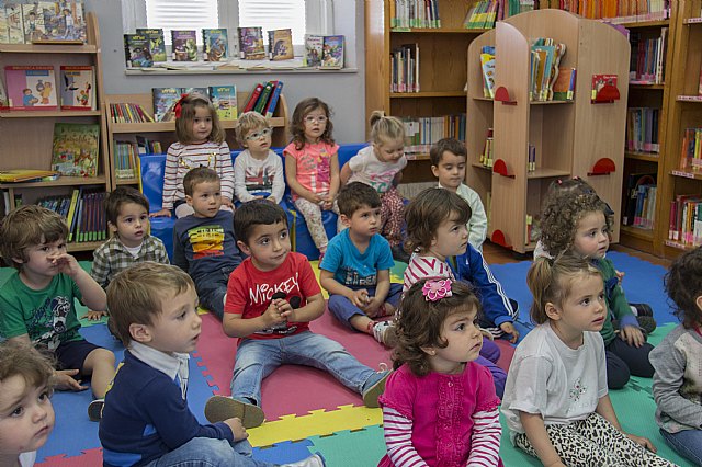 Los alumnos de la Escuela Infantil Clara Campoamor realizaron una visita a la Biblioteca - 21