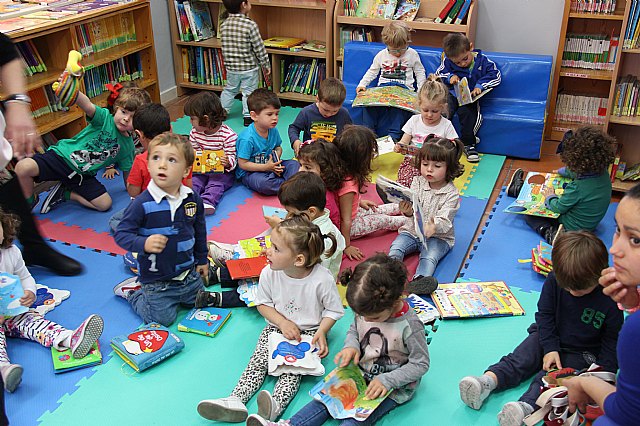 Los alumnos de la Escuela Infantil Clara Campoamor realizaron una visita a la Biblioteca - 30