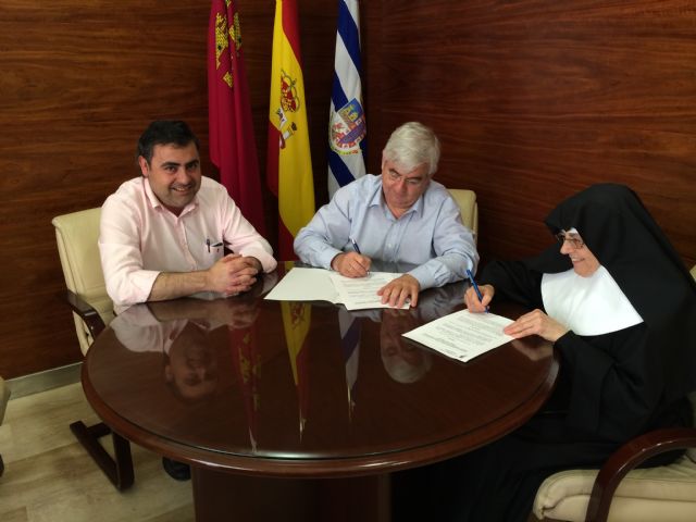 El alcalde formaliza un convenio con la Residencia de Ancianos para el ejercicio 2014 - 1, Foto 1