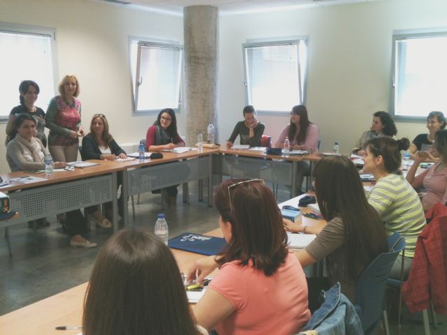 El Ayuntamiento inicia un nuevo programa de formación con una decena de cursos subvencionados por el Gobierno Central para 135 lorquinas - 1, Foto 1