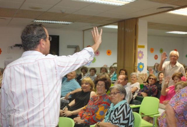 El Alcalde participa en la Fiesta de la Primavera del centro de mayores de San Miguel - 3, Foto 3