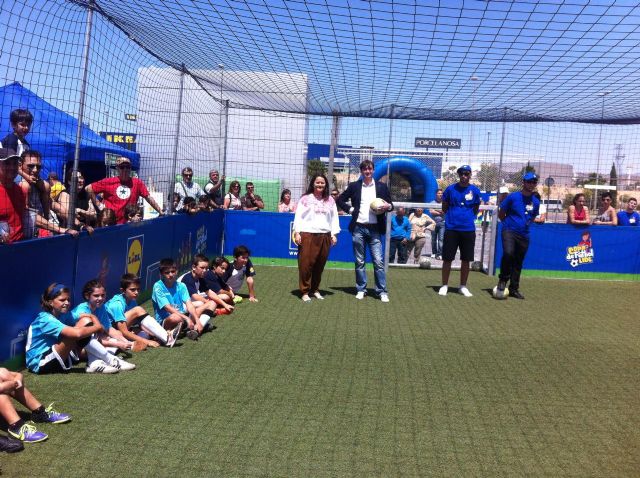 Los más pequeños juegan al fútbol para fomentar hábitos saludables - 1, Foto 1