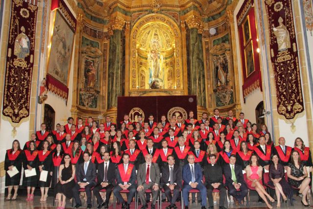 Los graduados en Derecho de la UCAM reciben sus diplomas - 1, Foto 1