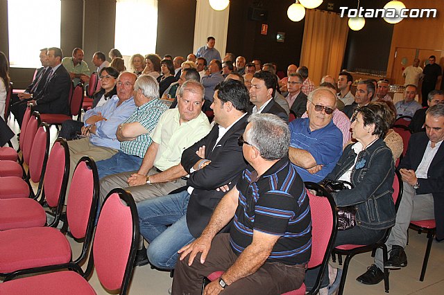 Cerca de un centenar de empresarios de Totana se renen con Valcrcel para conocer las propuestas para la creacin de empleo - 28