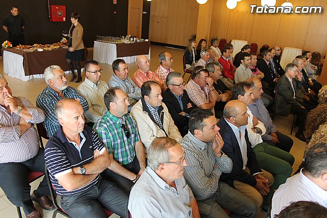 Cerca de un centenar de empresarios de Totana se renen con Valcrcel para conocer las propuestas para la creacin de empleo - 38