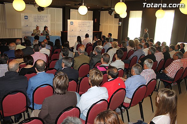 Cerca de un centenar de empresarios de Totana se renen con Valcrcel para conocer las propuestas para la creacin de empleo - 42