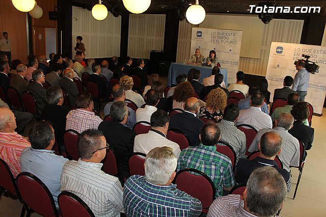 Cerca de un centenar de empresarios de Totana se renen con Valcrcel para conocer las propuestas para la creacin de empleo - 43