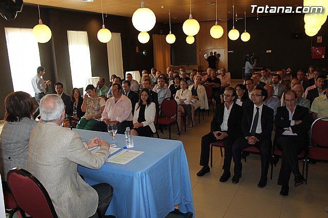 Cerca de un centenar de empresarios de Totana se renen con Valcrcel para conocer las propuestas para la creacin de empleo - 44