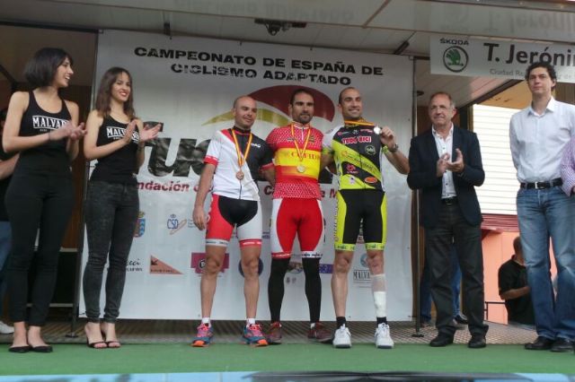 Juan Antonio Sanchez of Santa Eulalia Cycling Club, gold and silver in Spain Cycling Championships Adapted, Foto 1