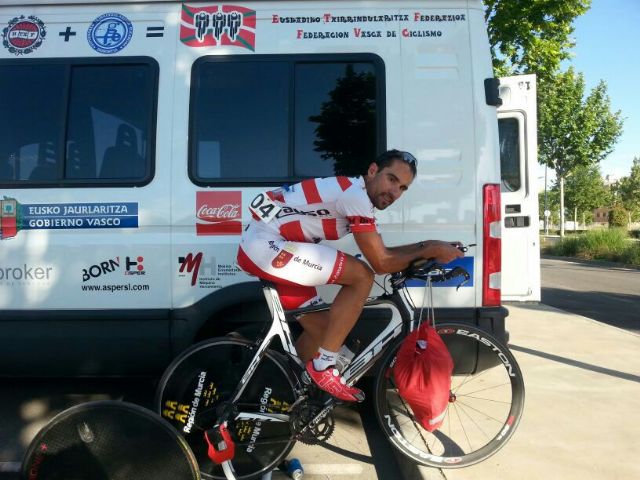Juan Antonio Sanchez of Santa Eulalia Cycling Club, gold and silver in Spain Cycling Championships Adapted, Foto 2