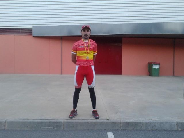 Juan Antonio Sanchez of Santa Eulalia Cycling Club, gold and silver in Spain Cycling Championships Adapted, Foto 3
