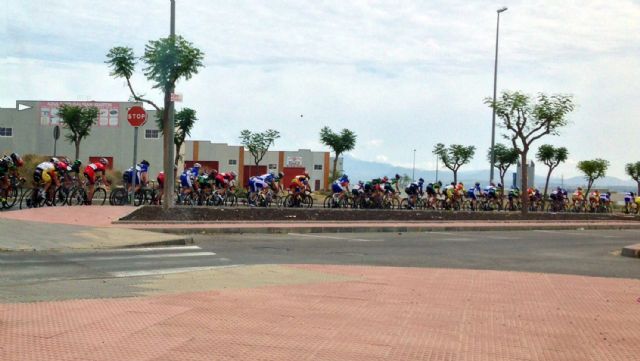 Un sprint masivo decide en Las Torres de Cotillas la cuarta etapa de la III Vuelta Ciclista Ruta de Cadetes a la Región de Murcia - 2, Foto 2