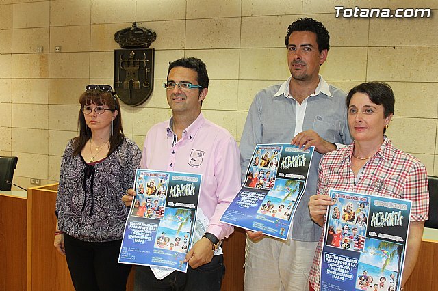 El grupo de teatro Albanta pone en escena las obras La rutina diaria de San Pedro y Se alquila por vacaciones, Foto 2