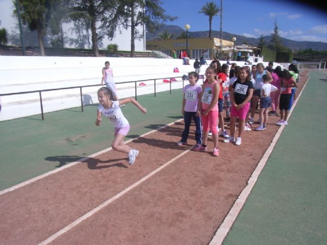 Cien escolares participaron en la jornada de atletismo de Deporte Escolar organizada por la concejalía de Deportes, Foto 2