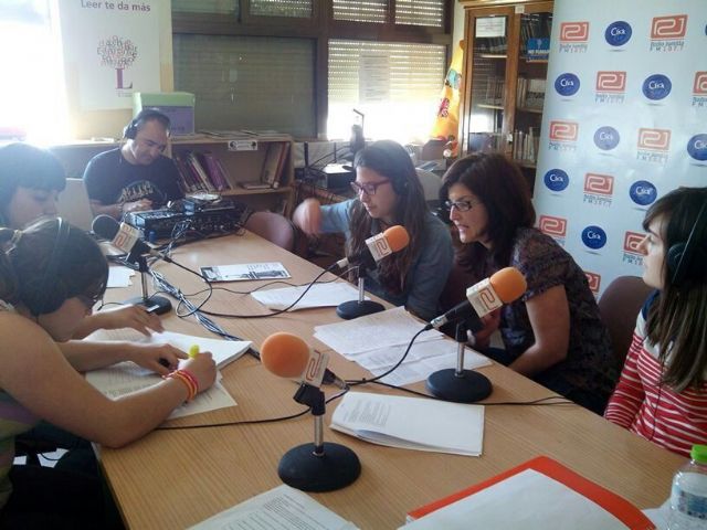 Alumnos y alumnas del IES Arzobispo Lozano despiden el taller de Radio Arzobispo en la Onda con una programa en directo desde el centro - 1, Foto 1