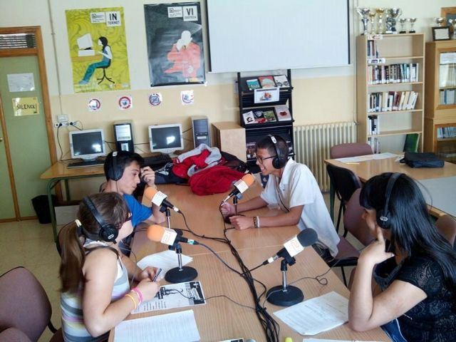 Alumnos y alumnas del IES Arzobispo Lozano despiden el taller de Radio Arzobispo en la Onda con una programa en directo desde el centro - 3, Foto 3