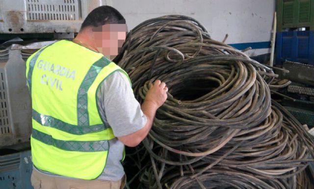 La Guardia Civil detiene a dos personas por el robo de cableado eléctrico del Aeropuerto de Corvera - 1, Foto 1