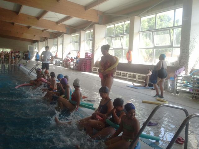 Alumnos del Colegio Cuatro Santos compartieron piscina con Margarita Domínguez - 3, Foto 3