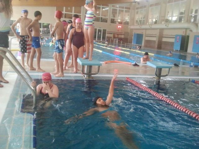 Alumnos del Colegio Cuatro Santos compartieron piscina con Margarita Domínguez - 4, Foto 4