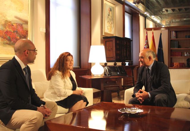 El presidente de la Comunidad recibe a la presidenta de Hostecar - 1, Foto 1