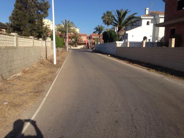 MC denuncia que no hay aceras en una zona de La Manga catalogada como residencial consolidada - 1, Foto 1