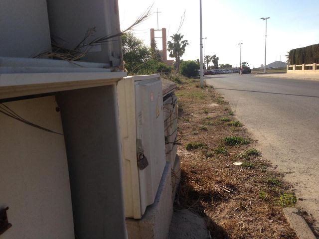 MC denuncia que no hay aceras en una zona de La Manga catalogada como residencial consolidada - 2, Foto 2