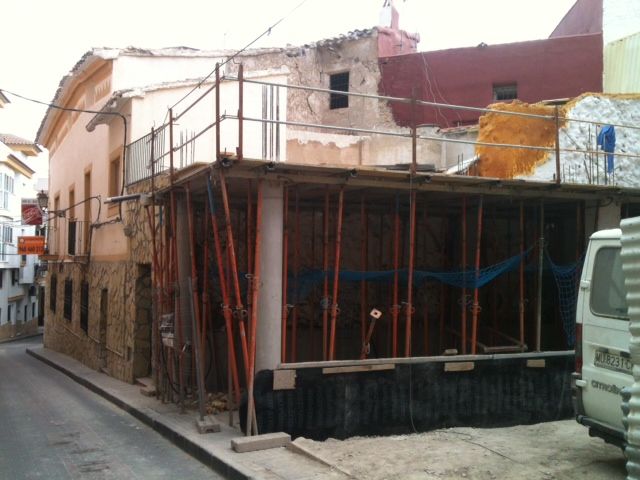 Empiezan en la zona PEPRI del casco histórico de Lorca la reconstrucción de otra vivienda demolida por los seísmos - 1, Foto 1