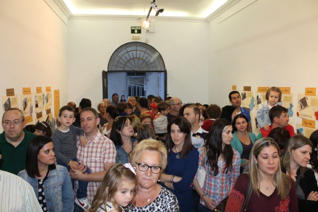 La sala de exposiciones del Centro Cultura Plaza Vieja acoge una muestra sobre rincones de Alhama de Murcia hecha por alumnos y padres del CAI Los Cerezos, Foto 2