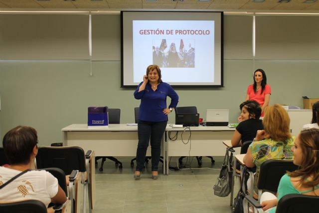 El Vivero de Empresas para Mujeres acoge un curso de protocolo, Foto 1