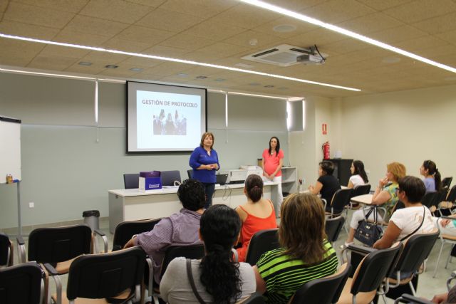 El Vivero de Empresas para Mujeres acoge un curso de protocolo, Foto 2