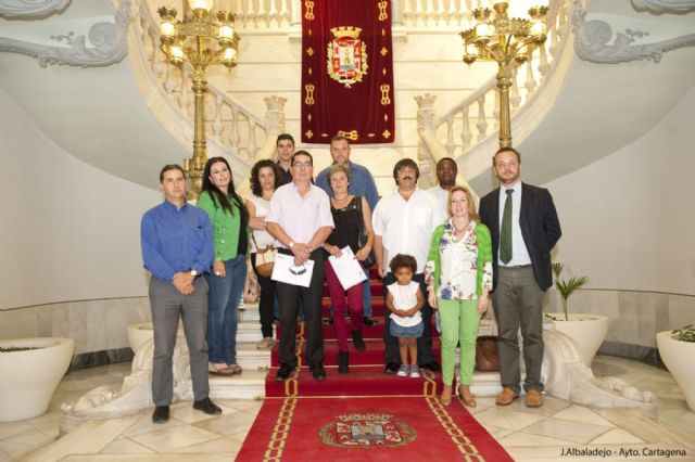 Seis alumnos ya presumen de su diploma de diseño y mantenimiento de jardines - 1, Foto 1