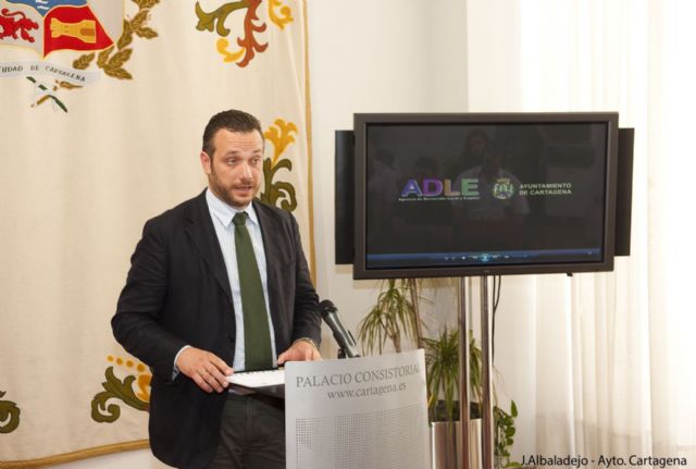 Seis alumnos ya presumen de su diploma de diseño y mantenimiento de jardines - 2, Foto 2