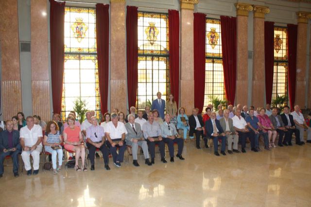 El Alcalde agradece la dedicación a la ciudad a los 60 funcionarios han concluido su carrera profesional en el Ayuntamiento - 1, Foto 1