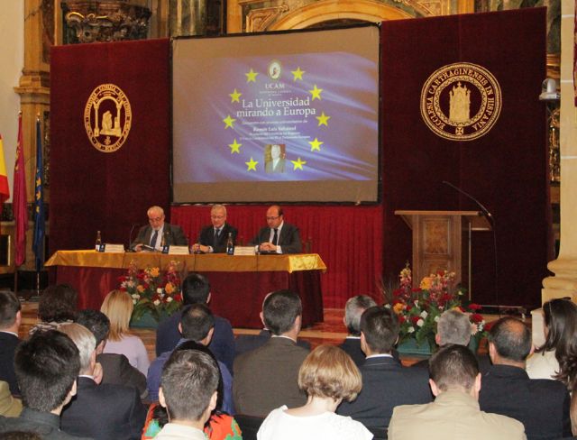 Valcárcel dialoga sobre Europa con los universitarios - 1, Foto 1
