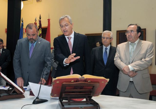 El rector Orihuela valora la colaboración de todos en la toma de posesión del gerente - 3, Foto 3