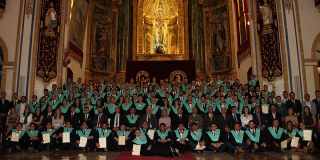 Acto de Imposición de Becas y Entrega de Diplomas a los alumnos de la II Promoción del Grado en Ciencias de la Actividad Física y del Deporte - 1, Foto 1
