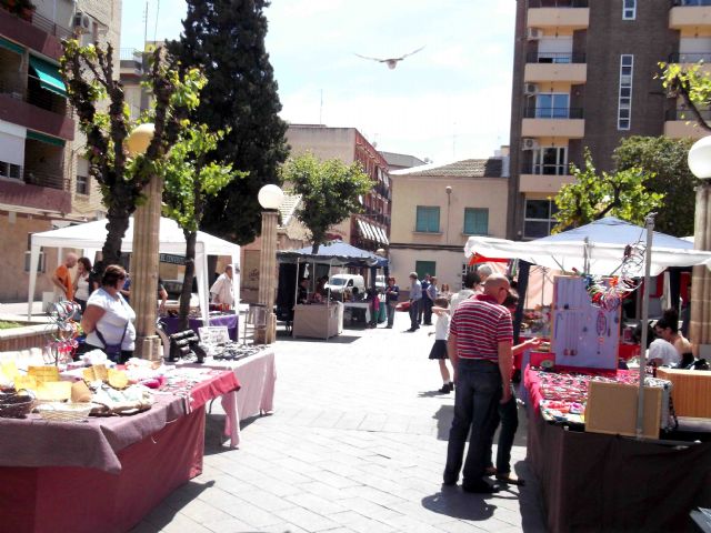Mercado artesano las Palomas Villa de Alcantarilla, el domingo en el jardín de la Constitución, último mercado - 2, Foto 2