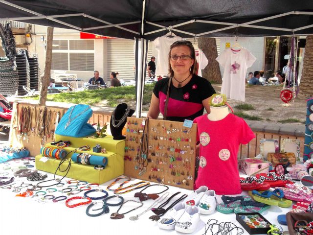 Mercado artesano las Palomas Villa de Alcantarilla, el domingo en el jardín de la Constitución, último mercado - 5, Foto 5