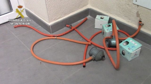 La Guardia Civil detiene a 26 personas e imputa a otras 2 como integrantes de una organización criminal  dedicada a estafas en las revisiones de gas - 2, Foto 2