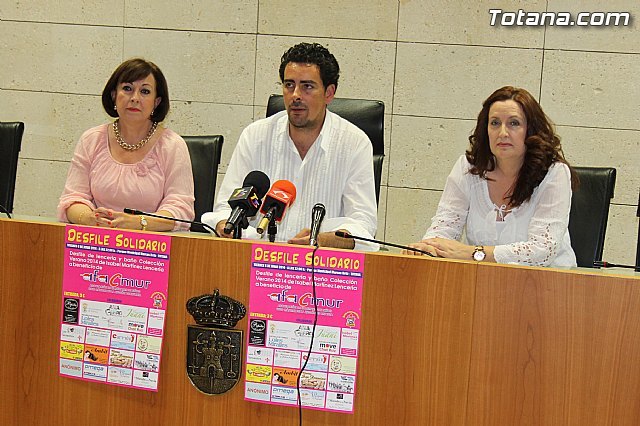 Solidarity lingerie and swimwear parade is organized to benefit the Association of Families of Children with Cancer in the Region of Murcia (AFACMUR), Foto 1