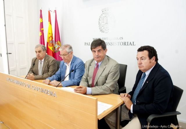 El Club Rotary Cartagena dona catorce tabletas electrónicas para centros de mayores - 2, Foto 2