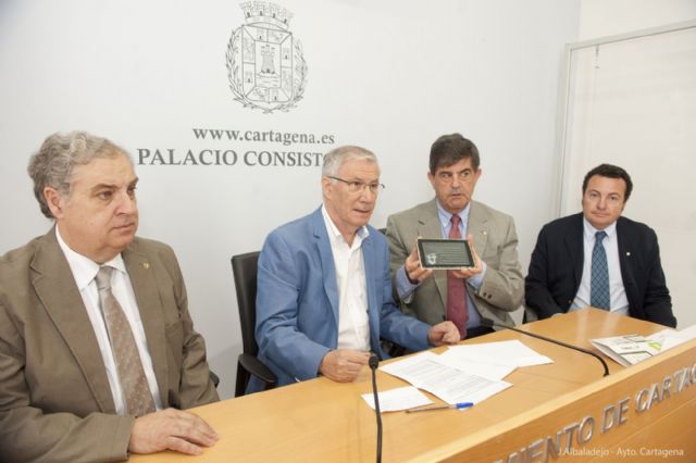 El Club Rotary Cartagena dona catorce tabletas electrónicas para centros de mayores - 3, Foto 3