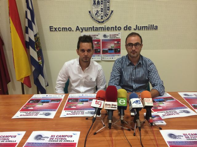 El concejal de Deportes presenta la III Edición del Campus de Fútbol Ciudad de Jumilla - 1, Foto 1