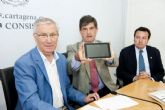El Club Rotary Cartagena dona catorce tabletas electrónicas para centros de mayores