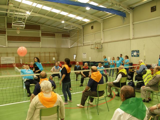 El encuentro Atletas Senior reúne en el pabellón de las Alamedas a personas mayores - 1, Foto 1