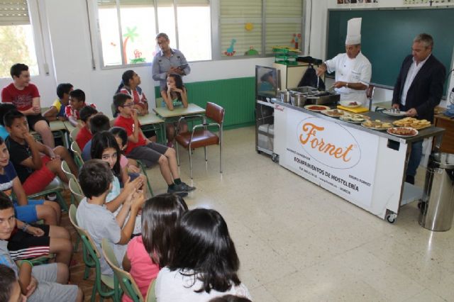 Los escolares de Mazarrn conocen el atn rojo y otros productos de Mazarrn 'cocinando con el alcalde', Foto 5