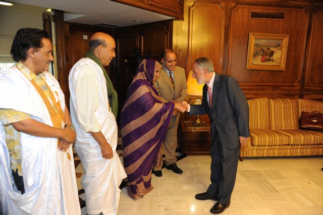 El Presidente de la Asamblea recibe a la Ministra de Cultura de la República Arabe Saharaui - 1, Foto 1