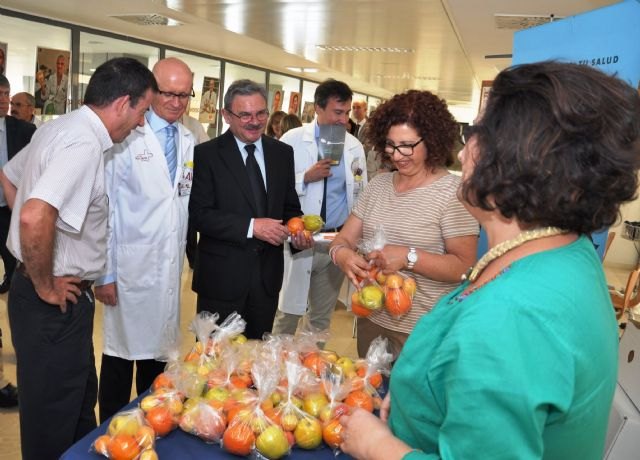 Profesionales y pacientes participan en la Semana de Hábitos Saludables del Hospital de la Arrixaca bajo el lema ´La sal y el corazón´ - 1, Foto 1