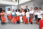 Los ganadores del V concurso de dibujo Crece en Seguridad reciben sus premios
