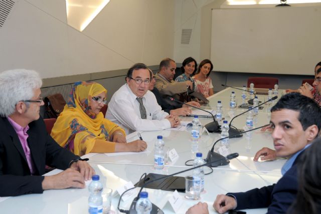 El rector Orihuela muestra la adhesión de la Universidad de Murcia a la causa del pueblo saharaui - 1, Foto 1